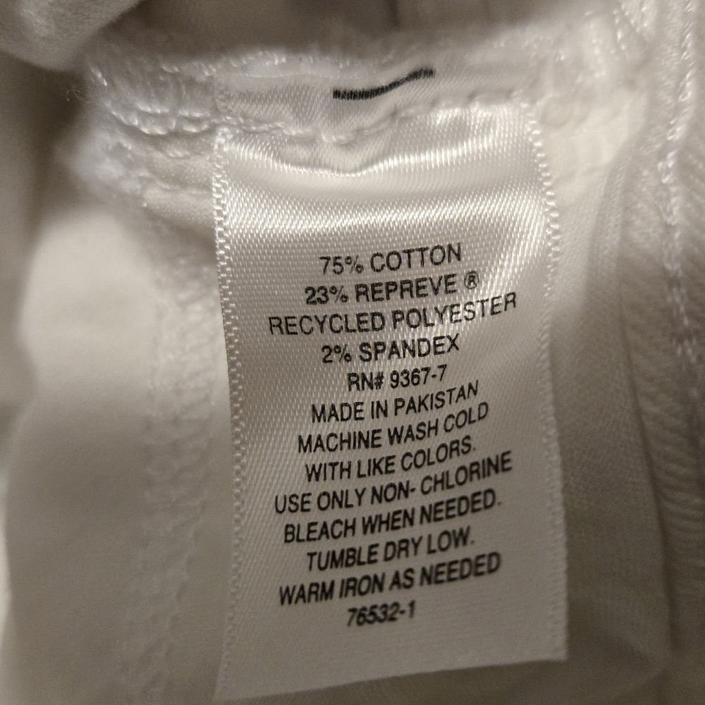 New! St. Johns Bay 11in Bermunda Short White Size 10 - Picture 7 of 10